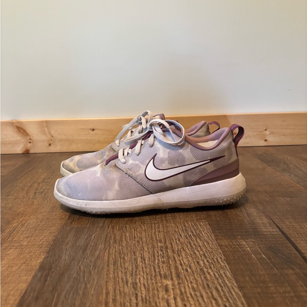 Nike Women's Lavender and White Golf Shoes